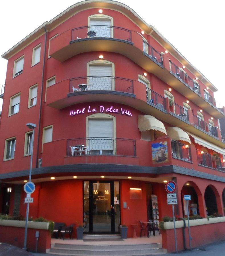 Hotel La Dolce Vita リミニ エクステリア 写真
