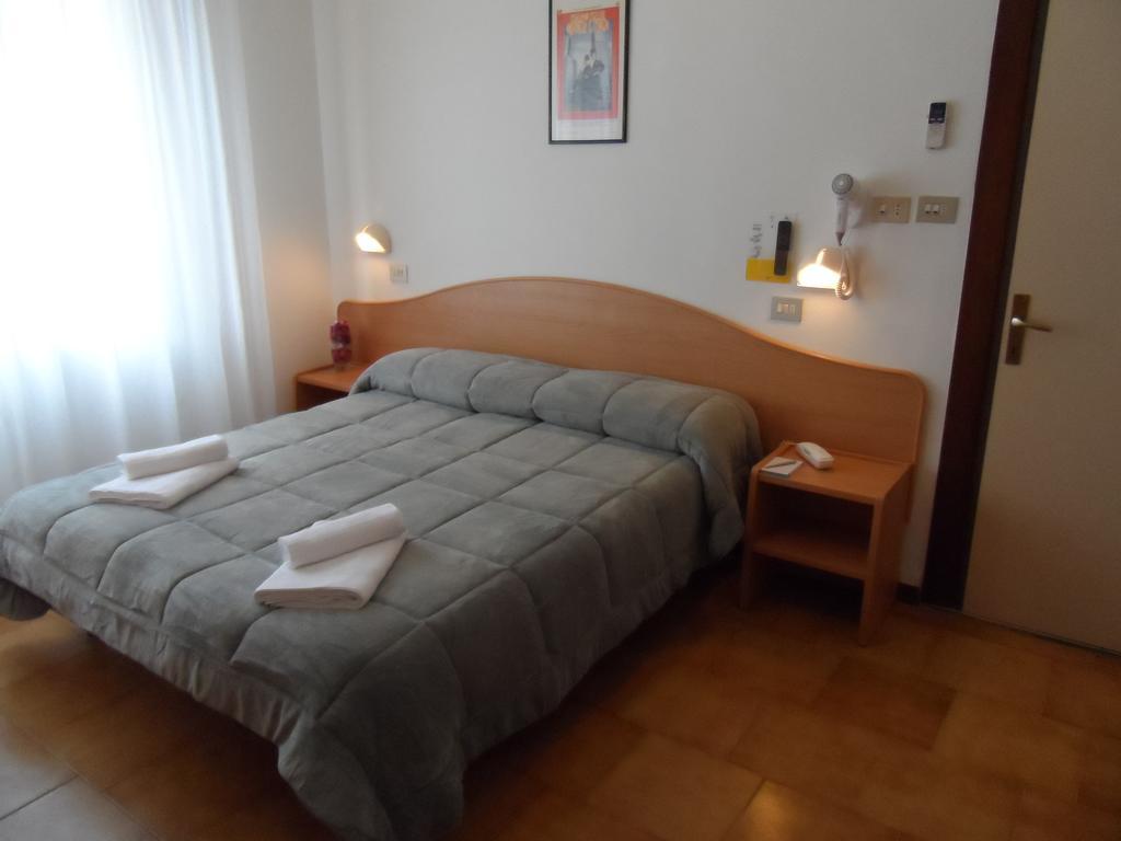 Hotel La Dolce Vita リミニ エクステリア 写真